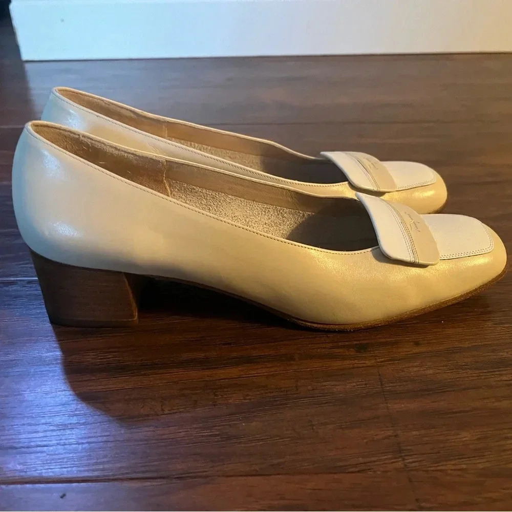 Salvatore Ferragamo Dress Shoes-Tan and white, low heel- Fancy Size 6 - Picture 4 of 13